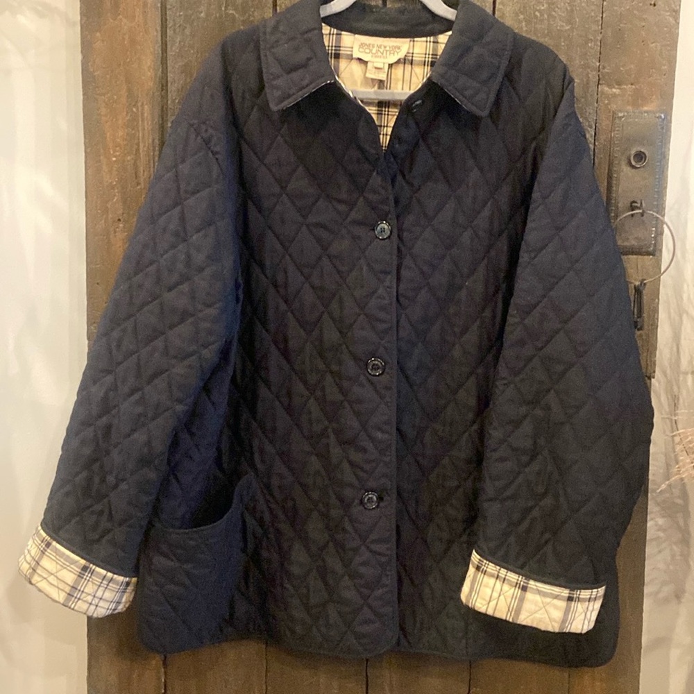 Jones New York quilted black lightweight jacket.